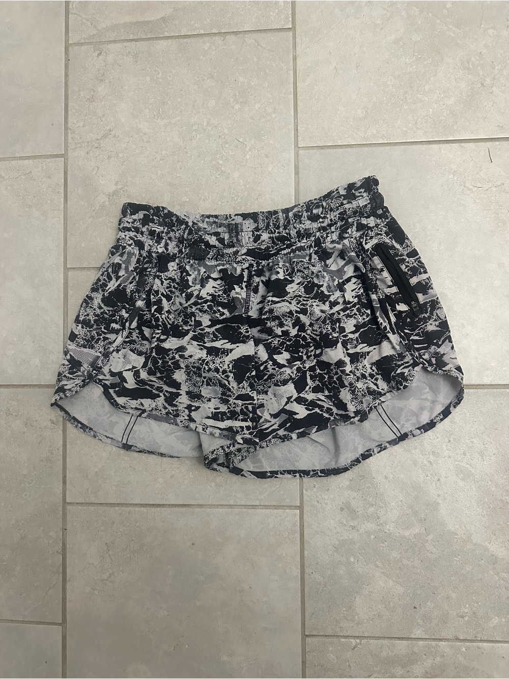 Women’s Lululemon size 10 black and white shorts